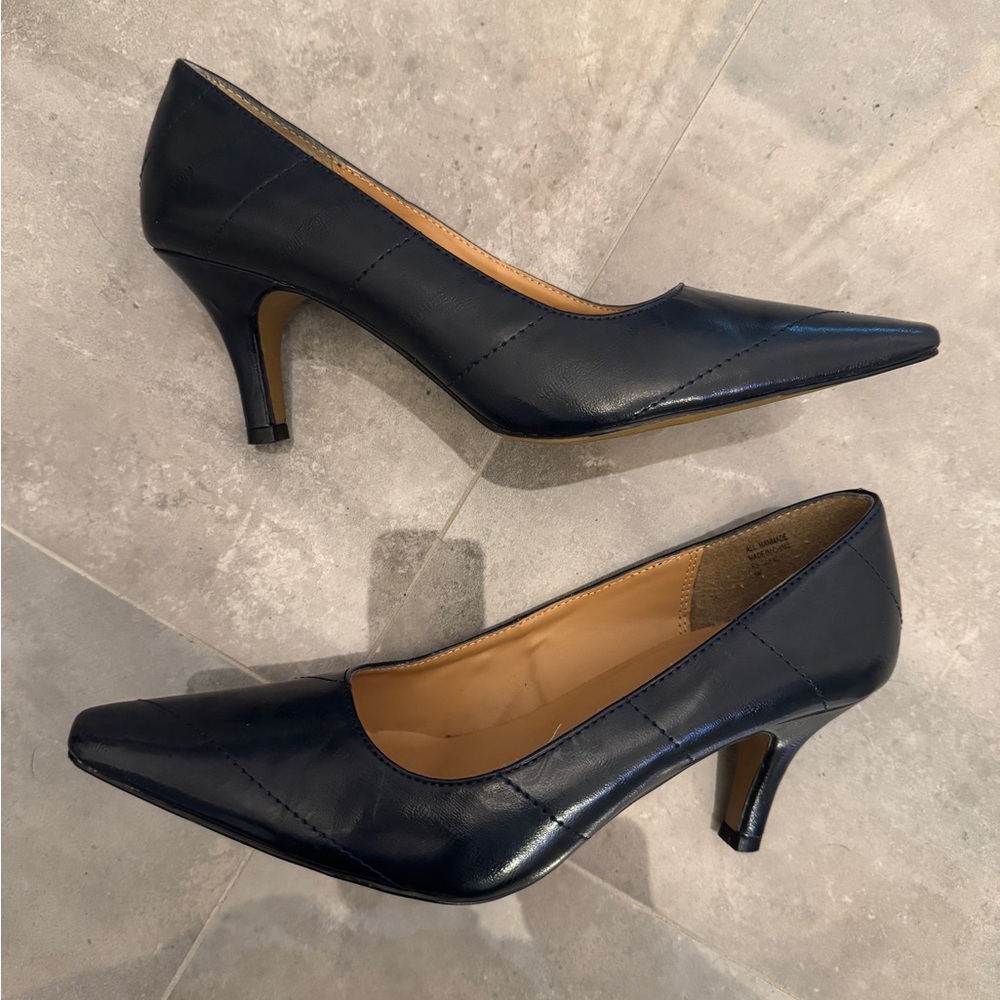 Karen Scott Navy Pointed-Toe Heels | 8